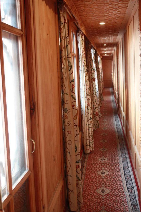 Khilona Luxury Heritage Houseboats Srīnagar Exterior foto
