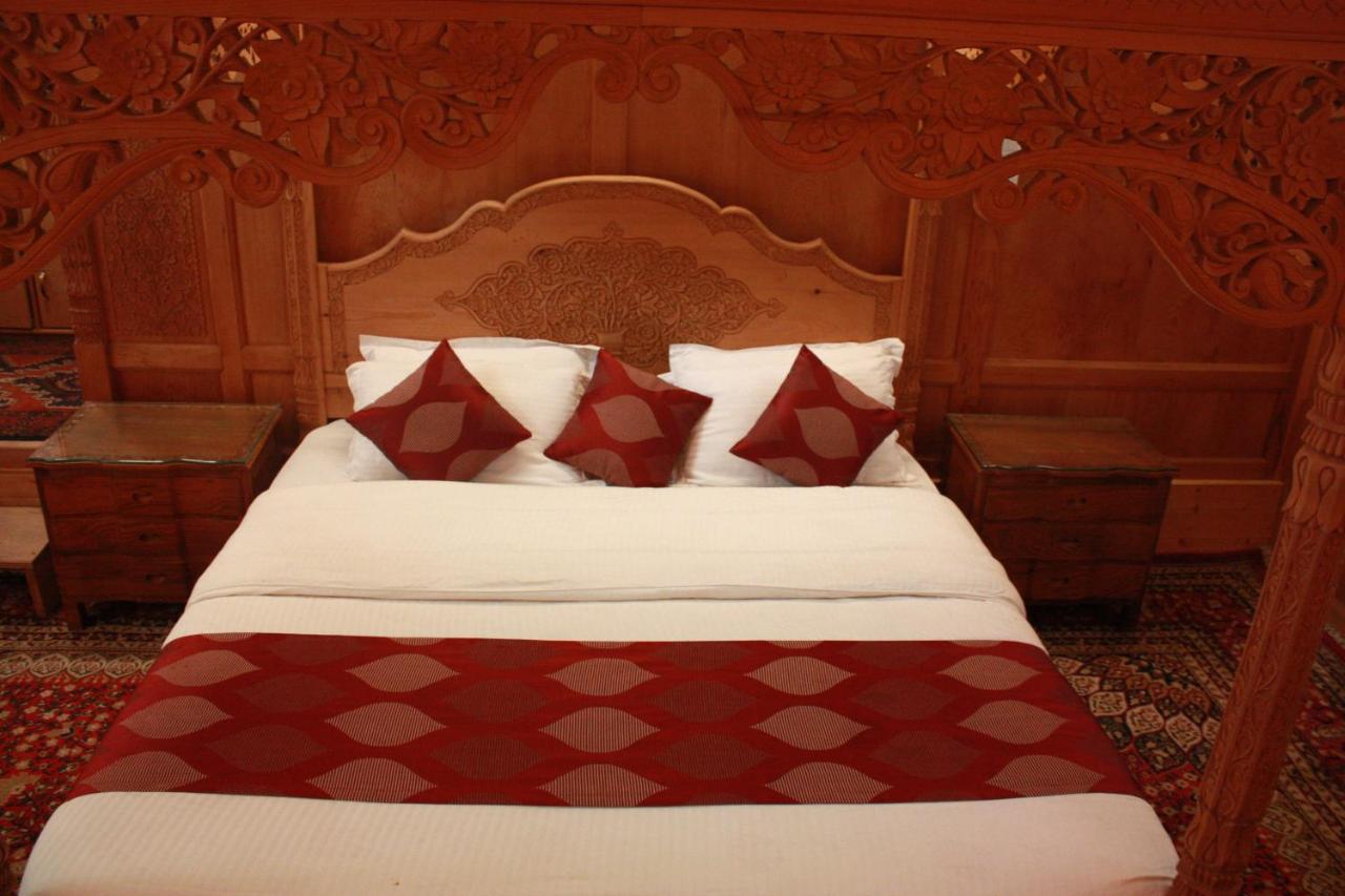 Khilona Luxury Heritage Houseboats Srīnagar Exterior foto