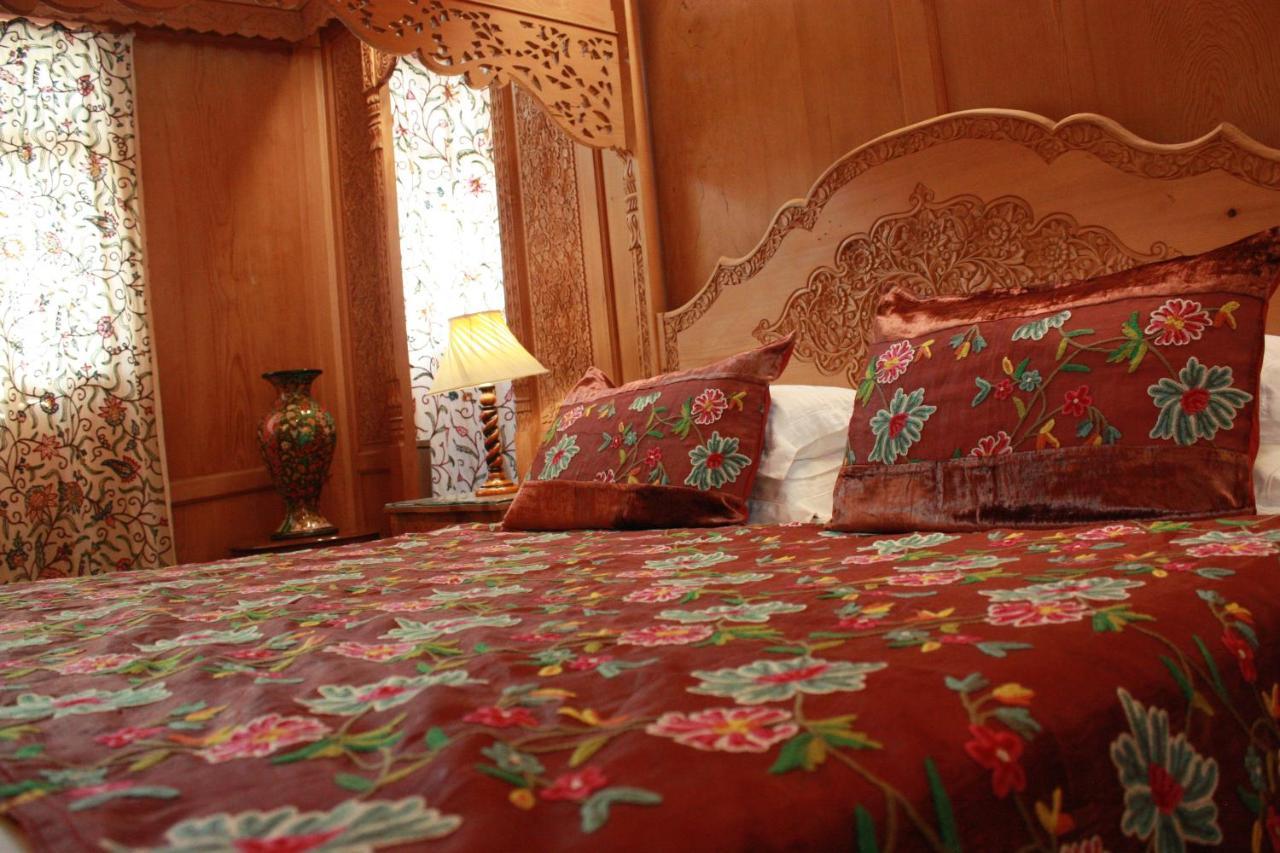 Khilona Luxury Heritage Houseboats Srīnagar Exterior foto