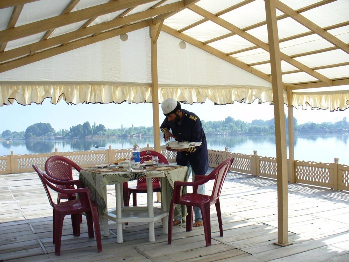 Khilona Luxury Heritage Houseboats Srīnagar Exterior foto