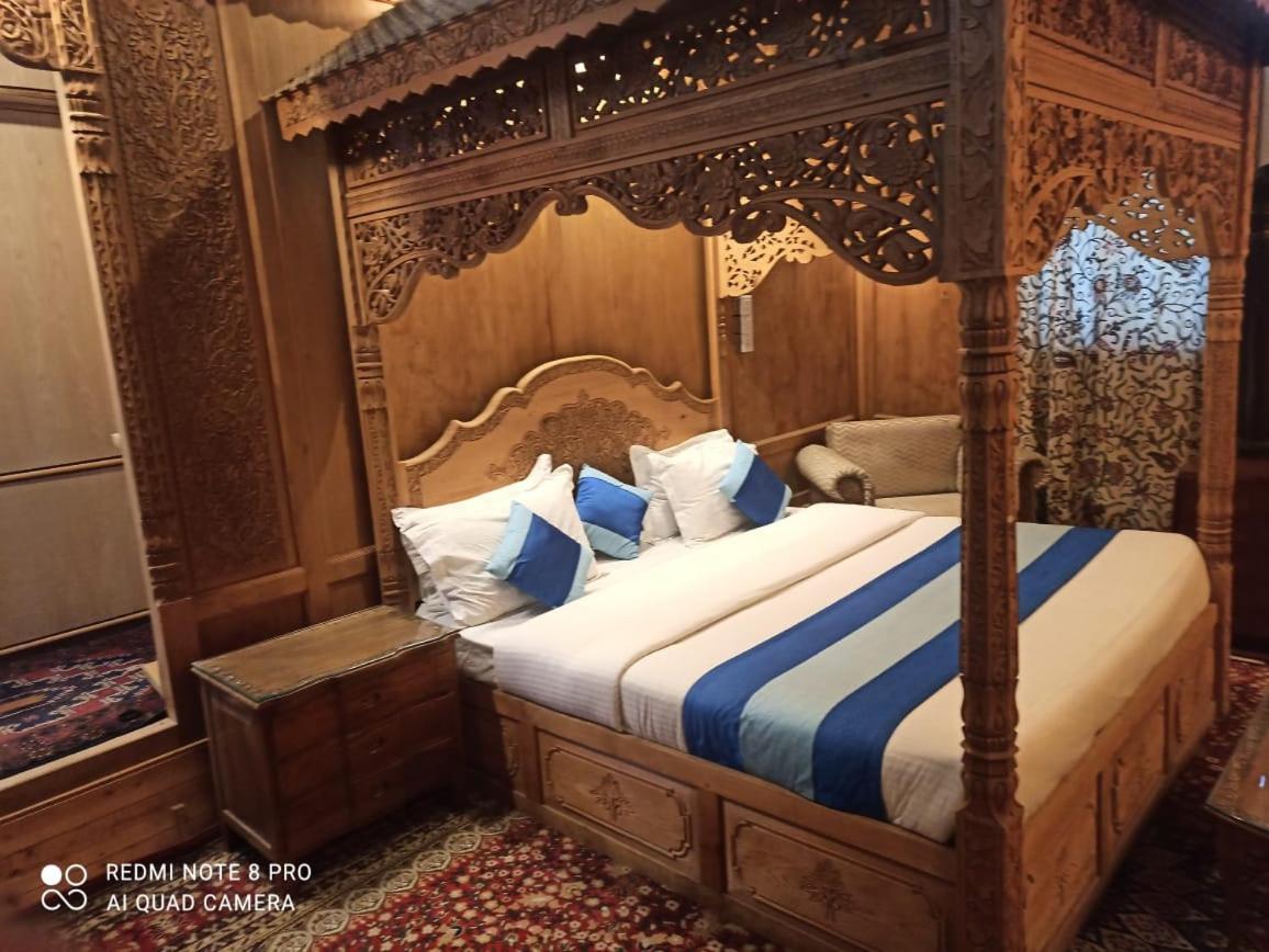 Khilona Luxury Heritage Houseboats Srīnagar Exterior foto