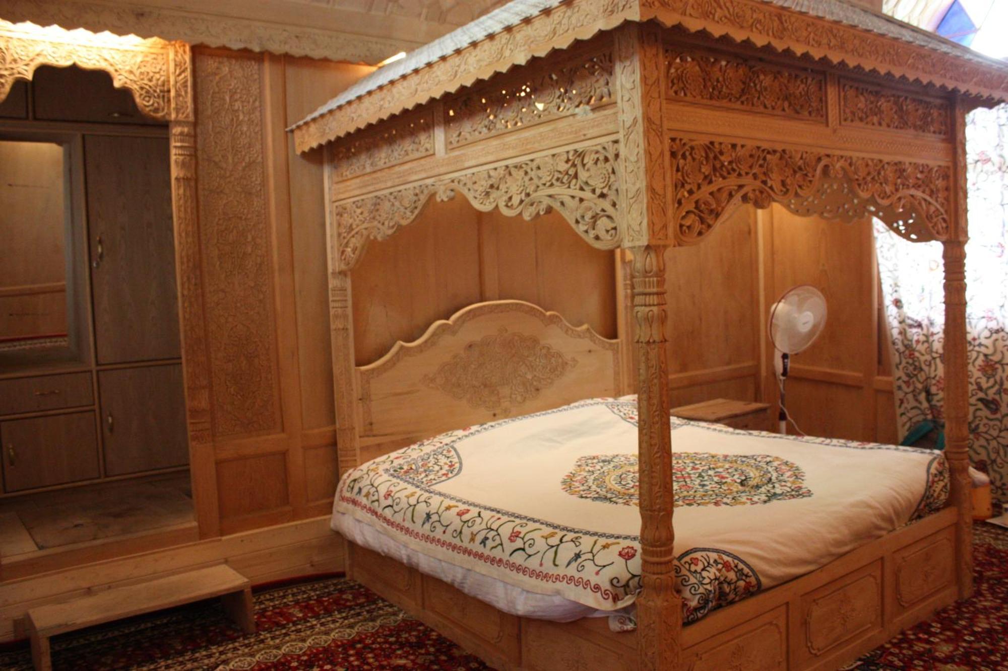 Khilona Luxury Heritage Houseboats Srīnagar Exterior foto