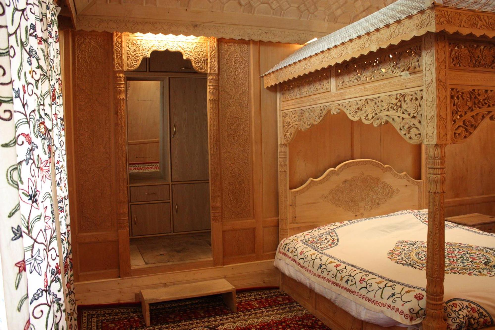 Khilona Luxury Heritage Houseboats Srīnagar Exterior foto